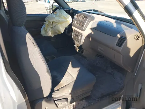2001 Nissan Frontier XE