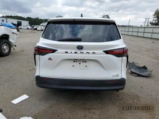 2021 Toyota Sienna LE