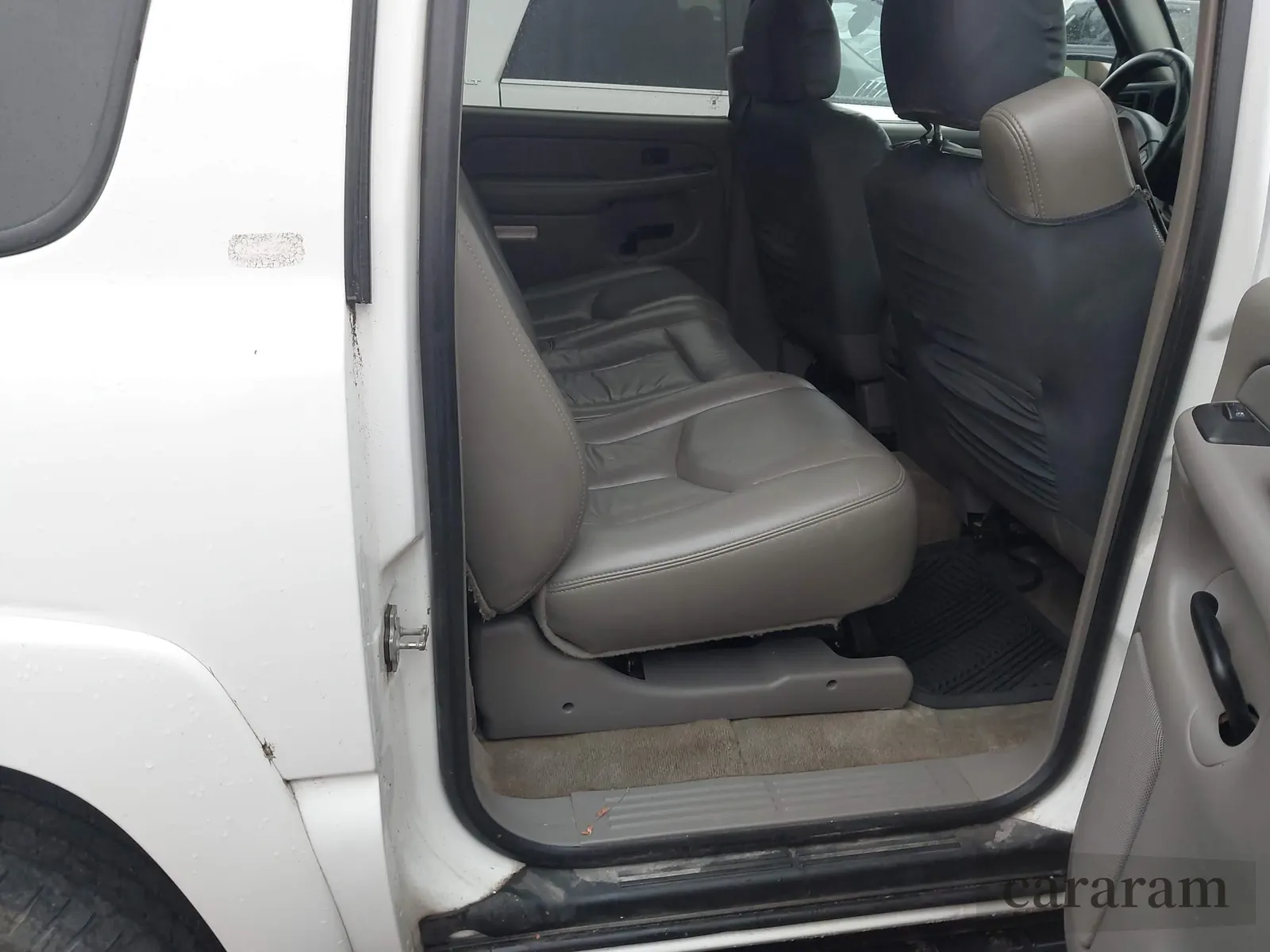 2004 Chevrolet Suburban LS