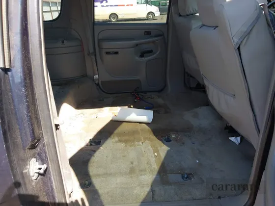 2004 Chevrolet Suburban LS