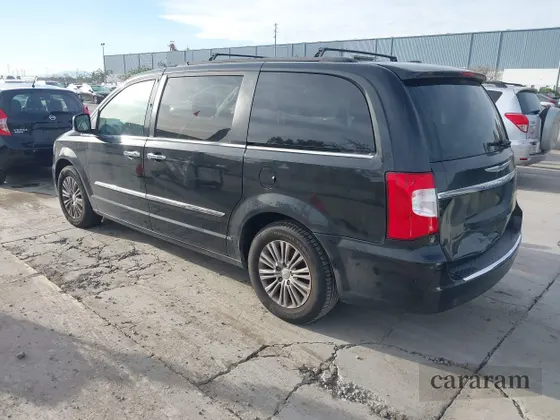 2013 Chrysler Town & Country Touring L