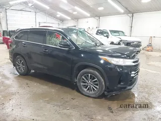 2017 Toyota Highlander SE