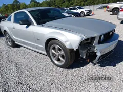 2005 Ford Mustang GT Deluxe