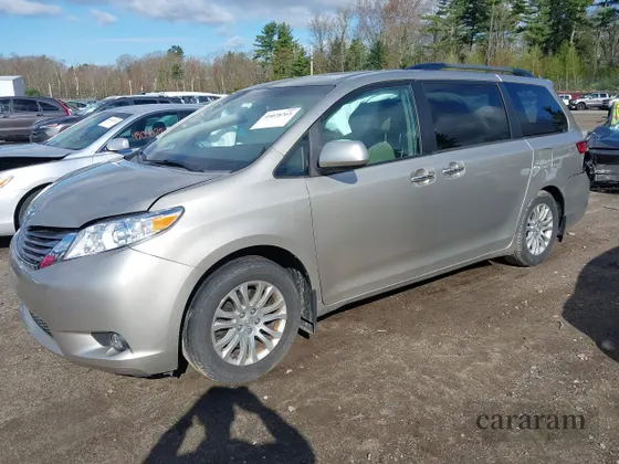 2017 Toyota Sienna XLE