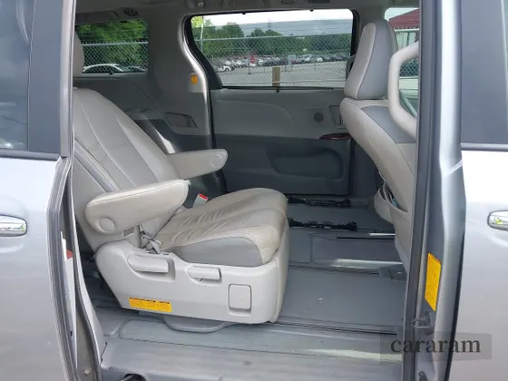 2013 Toyota Sienna XLE