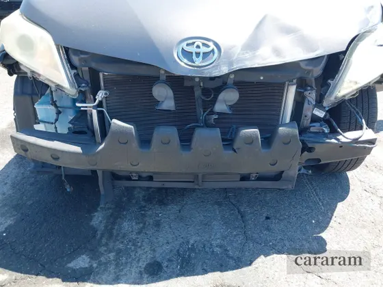 2012 Toyota Sienna XLE AAS