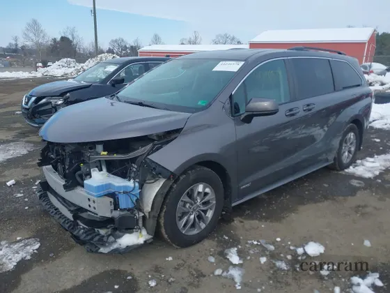2021 Toyota Sienna LE