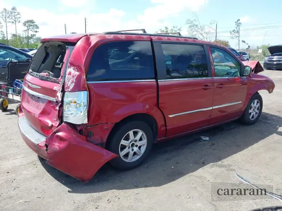 2013 Chrysler Town & Country Touring