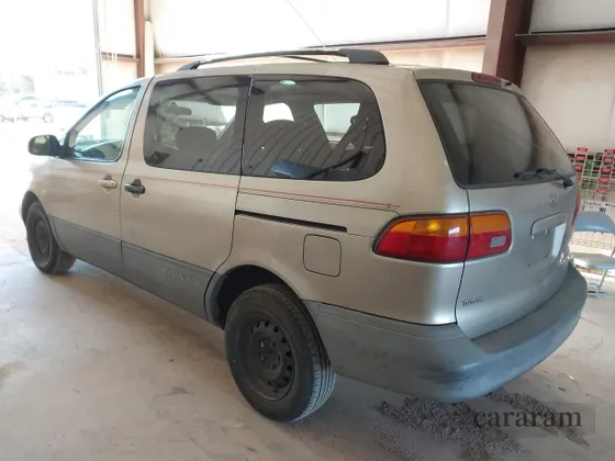 2000 Toyota Sienna XLE