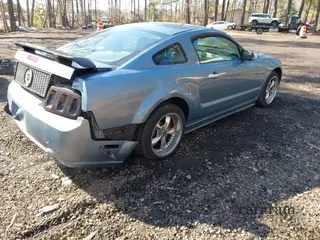 2005 Ford Mustang GT Deluxe