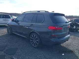2022 BMW X7 M50i