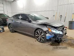 2022 Nissan Altima SR