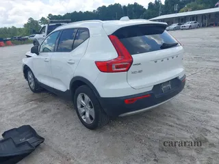 2020 Volvo XC40 Momentum