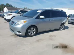 2017 Toyota Sienna LE Auto Access Seat