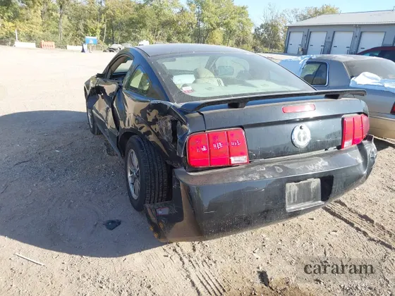 2005 Ford Mustang Deluxe