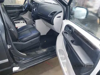 2012 Chrysler Town & Country Touring L