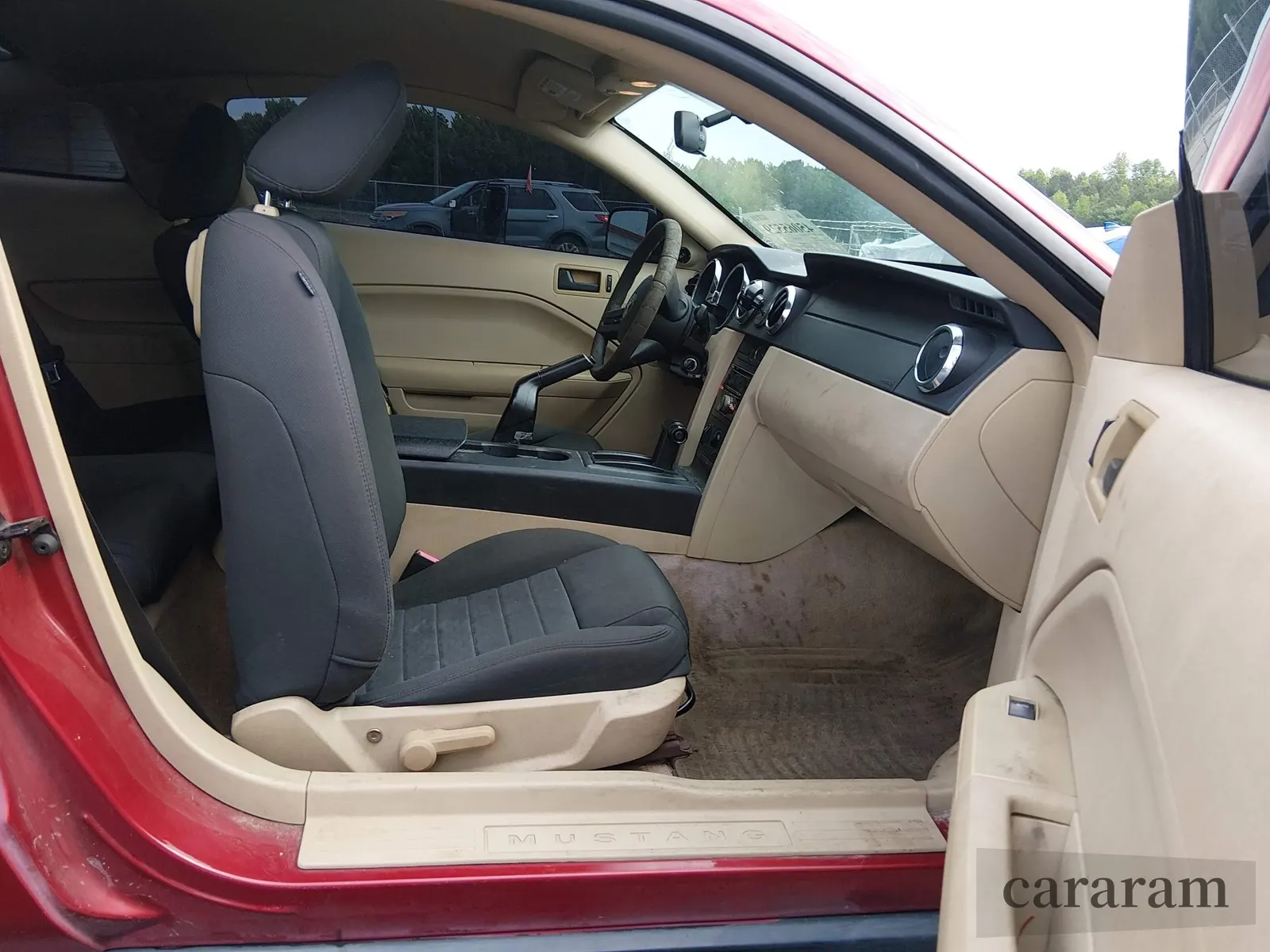 2005 Ford Mustang Deluxe