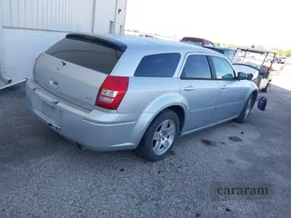 2005 Dodge Magnum SE
