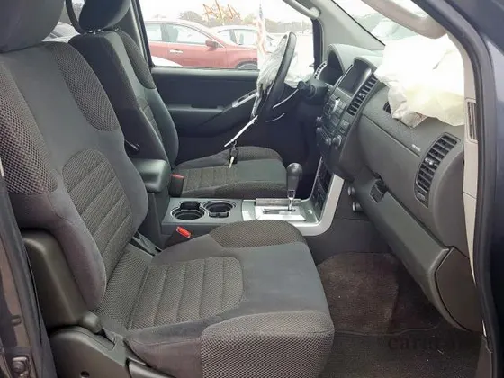 2010 Nissan Pathfinder LE