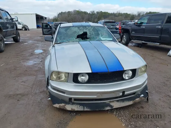 2005 Ford Mustang Deluxe