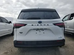 2021 Toyota Sienna LE