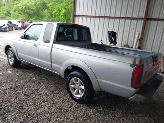 2001 Nissan Frontier XE