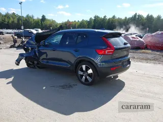 2021 Volvo XC40 Momentum