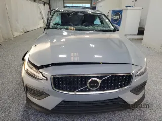 2025 Volvo V60 Plus