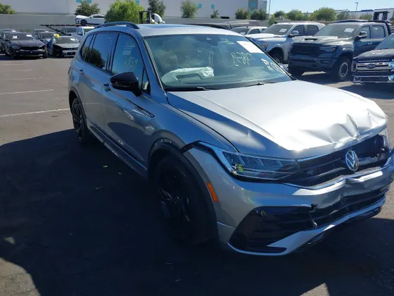 2023 Volkswagen Tiguan SE R-Line Black