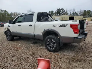 2017 Nissan Titan SV