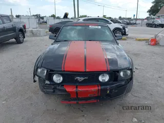 2005 Ford Mustang GT Deluxe