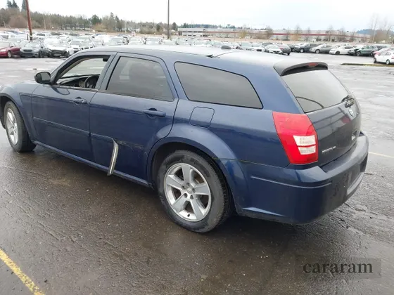 2005 Dodge Magnum SE