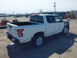 2022 Nissan Frontier SV
