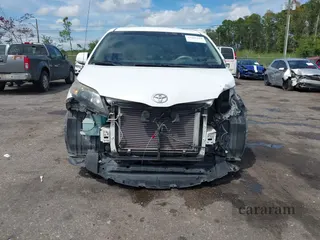 2011 Toyota Sienna LE AAS