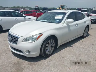 2011 Infiniti M