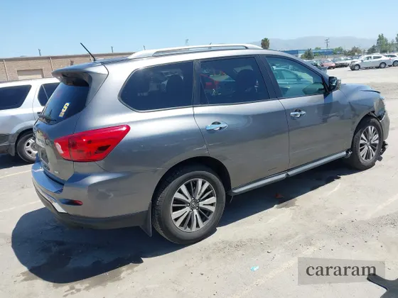 2017 Nissan Pathfinder SV