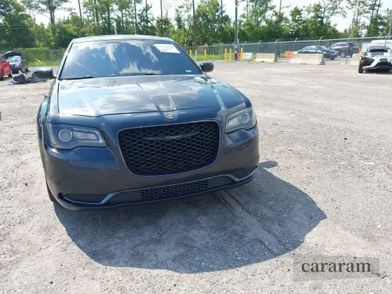 2018 Chrysler 300 Touring