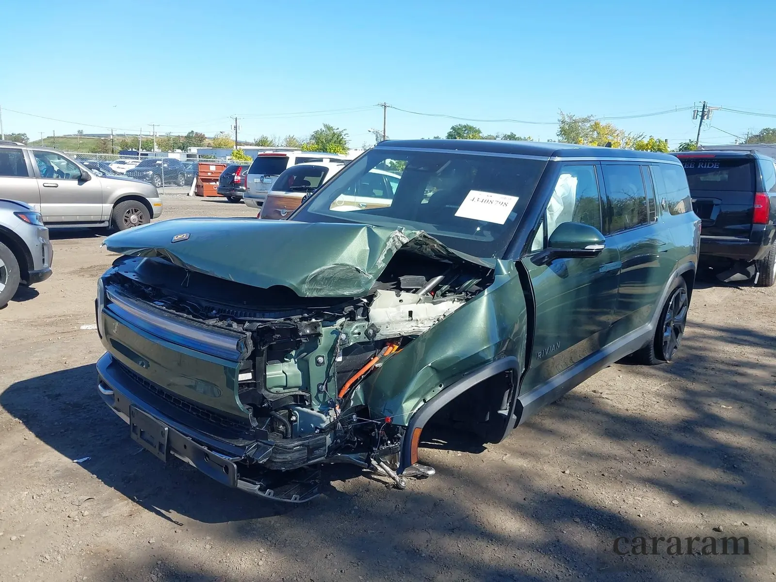 2025 Rivian R1S Adventure