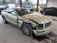 2005 Ford Mustang Deluxe