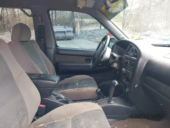 2001 Nissan Pathfinder LE