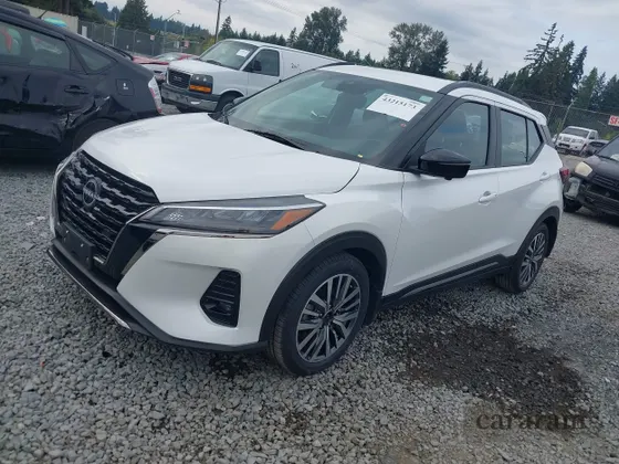 2022 Nissan Kicks SR