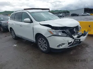 2016 Nissan Pathfinder SV