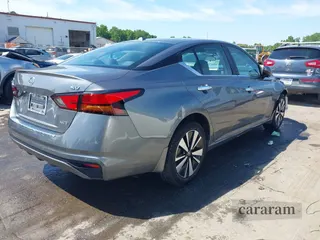 2022 Nissan Altima SV