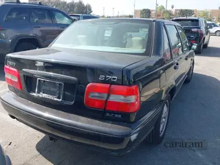 2000 Volvo S70