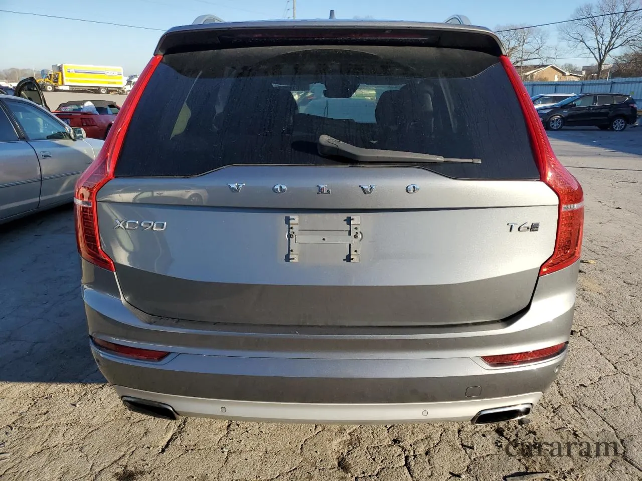 2016 Volvo XC90 T6 Momentum
