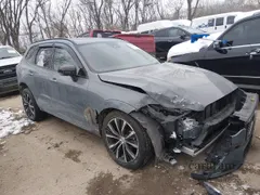 2024 Volvo XC60 Plus Dark Theme