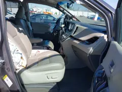 2017 Toyota Sienna XLE Auto Access Seat