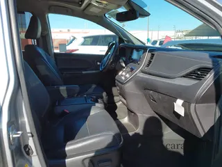 2018 Toyota Sienna SE