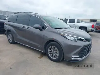 2021 Toyota Sienna XLE