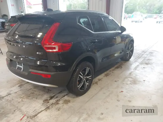 2025 Volvo XC40 Core Bright Theme